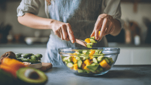 Салат с манго и авокадо