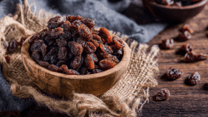 Изюм. Вред и польза изюма. Влияние изюма на беременных и при ПМС