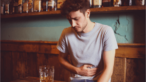 Болит живот после алкоголя