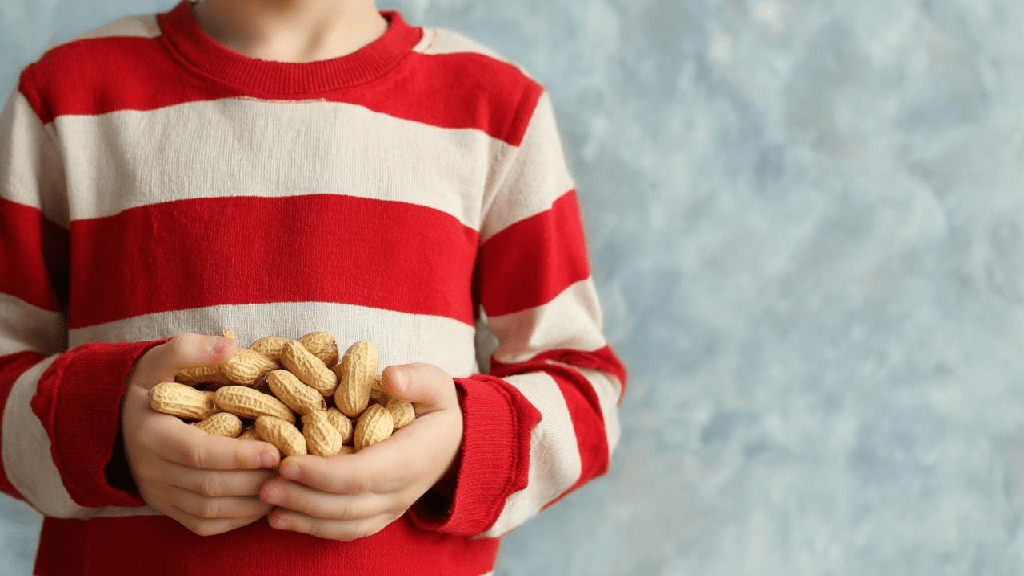 Как проявляется аллергия на арахис у взрослых и детей