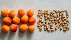 Можно ли есть абрикосовые косточки без вреда для здоровья